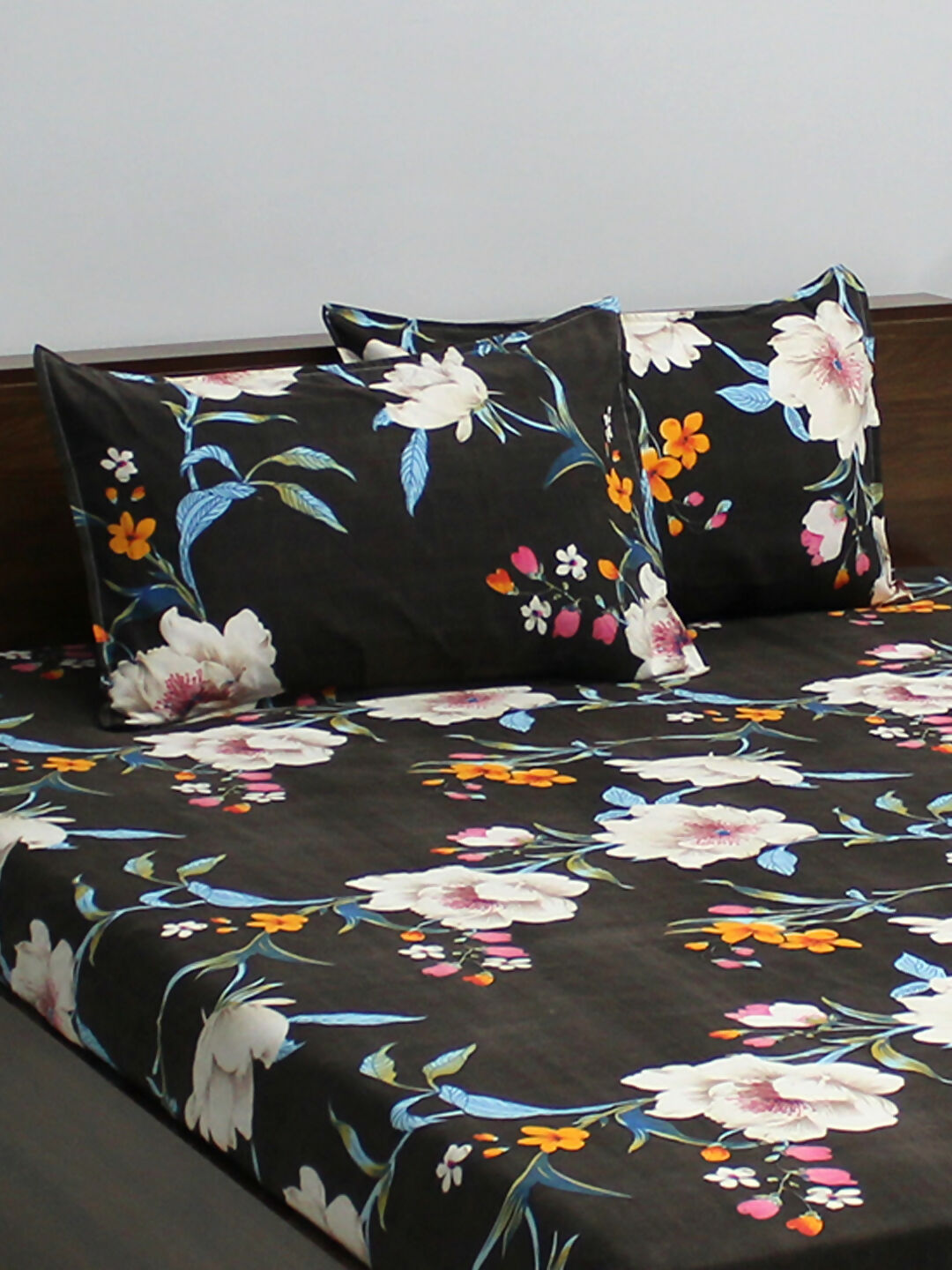 Bedsheet Vista 110 GSM Microfiber Black Floral Double with 2 Pillow Covers